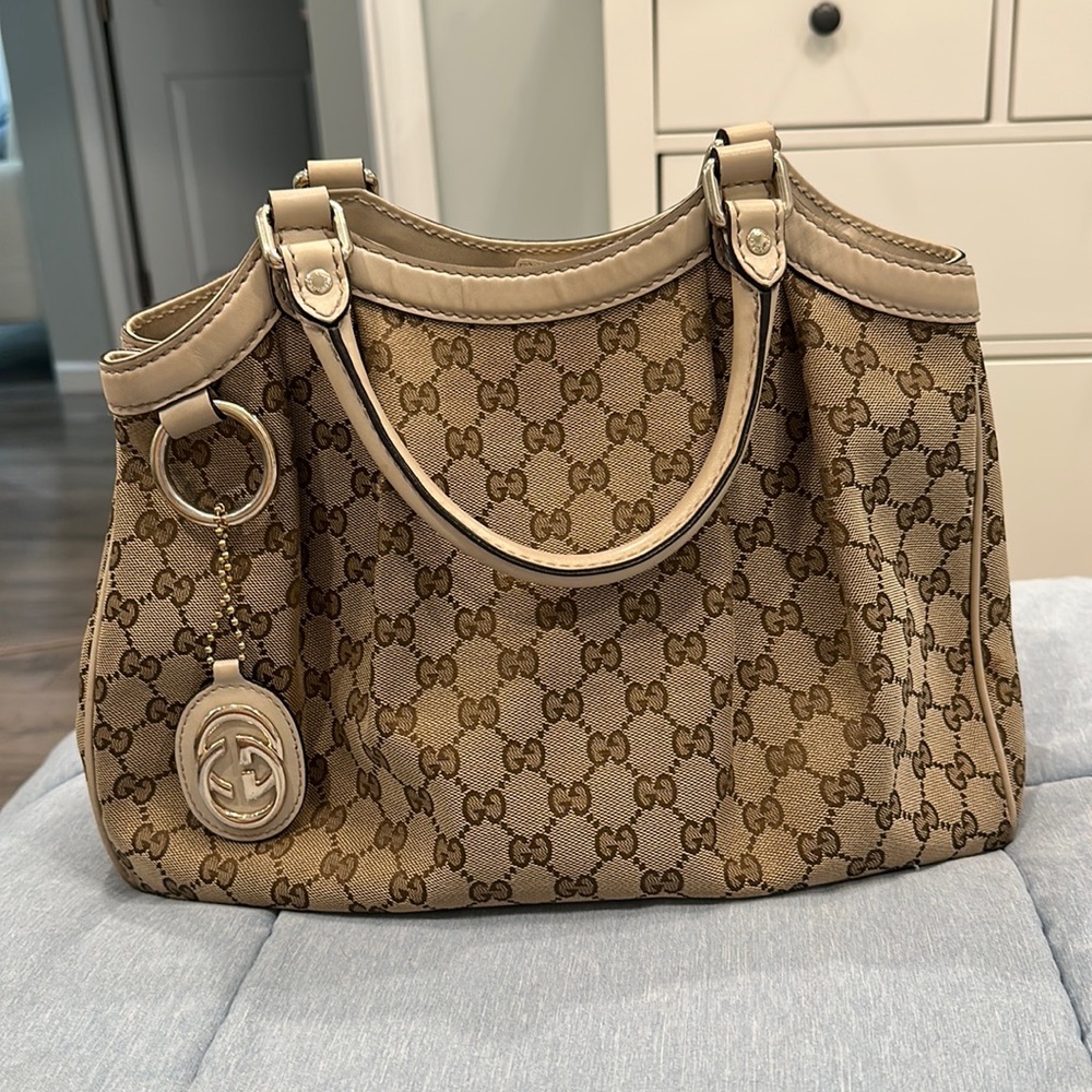 Gucci monogram handbag suki style
